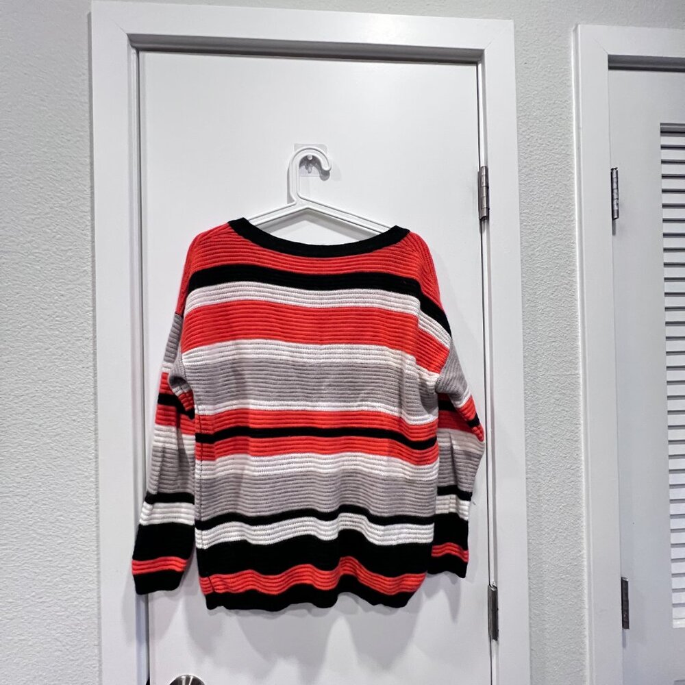 Max&Co Sweater Size Large - Picture 9 of 9